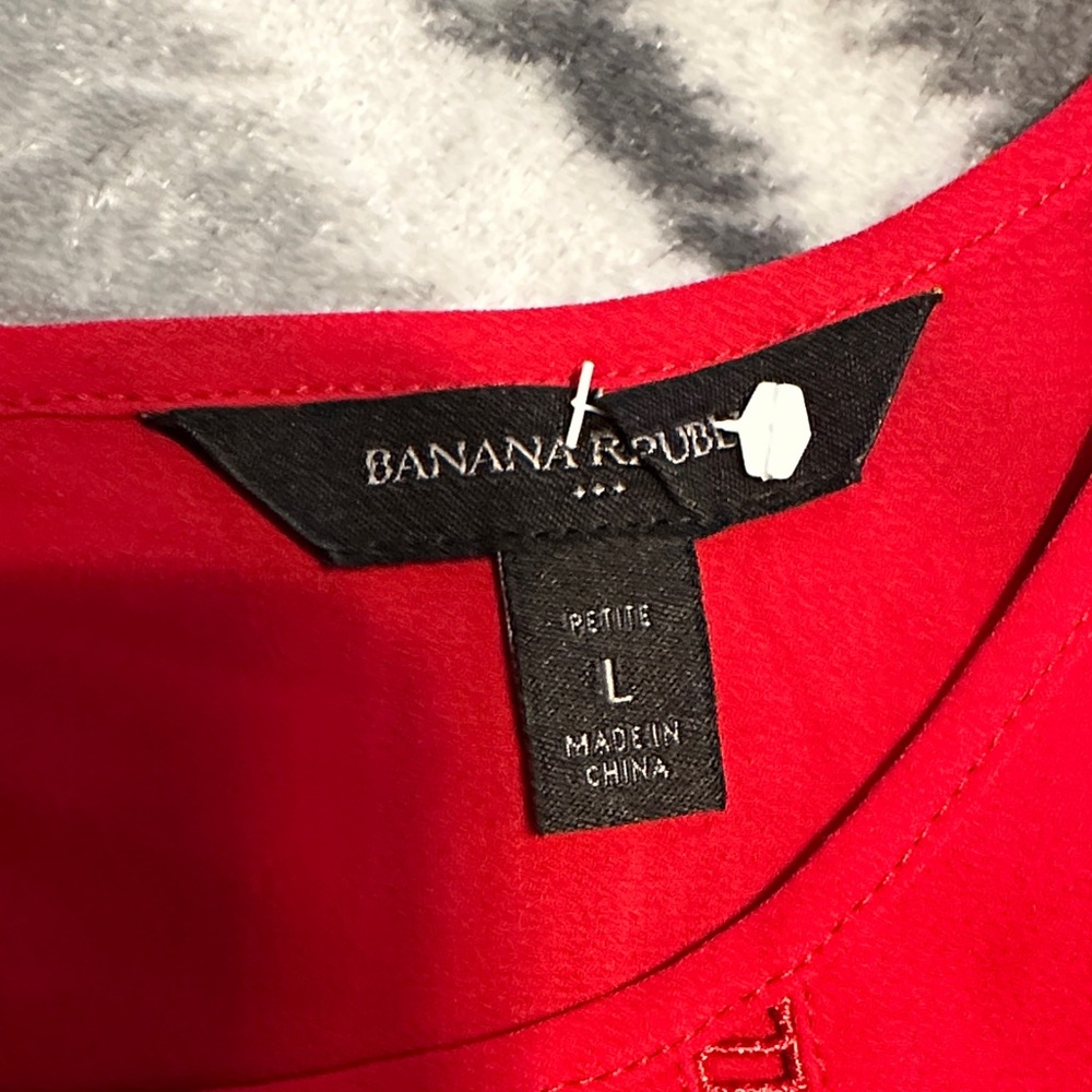 Banana Republic Red Short-Sleeve Pleated-Hem Blouse - Picture 2 of 5